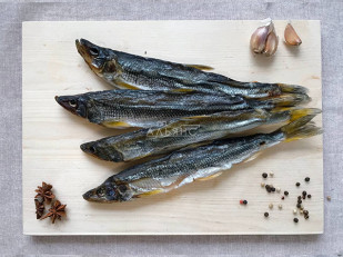 Рыцарское мясо лось: Корюшка вяленая без икры