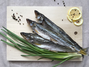 Рыцарское мясо лось: Корюшка вяленая с икрой