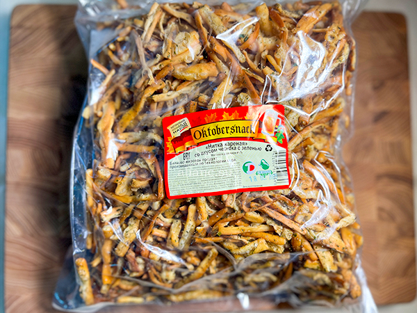 Нитка ЖАРЕНАЯ "Чеснок с зеленью" Oktobersnack 1 кг (сырный продукт) в Домодедово