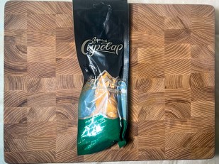 Сыр 1 кг ГОРНЫЙ СЫРОВАР (Нити с аджикой): Сыр 100 гр ГОРНЫЙ СЫРОВАР (Косичка копчёная)